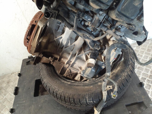 EB2F HMZ PEUGEOT 208 ENGINE BARE 2015 1.2L PETROL